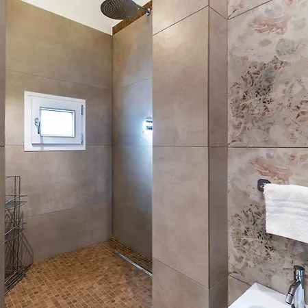 Blue Coast Luxury Private Villa, Pool, Jacuzzi, * Μπισέλιε