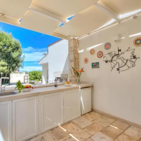 Blue Coast Luxury Private Villa, Pool, Jacuzzi, ビシェーリエ